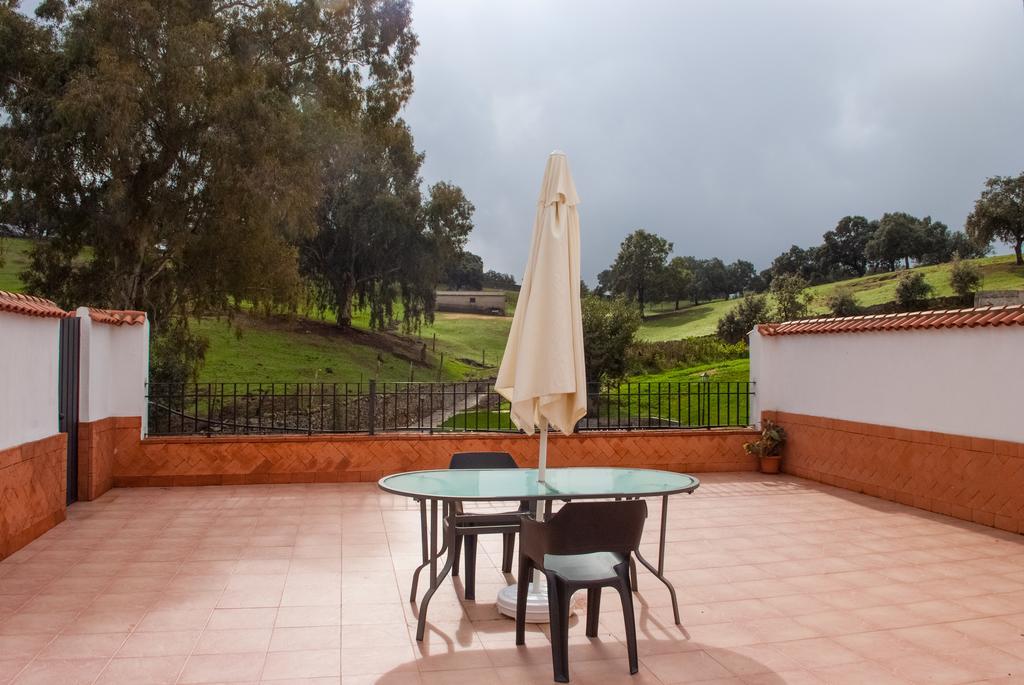 Apartamentos La Venta Del Charco Cardeña Rum bild