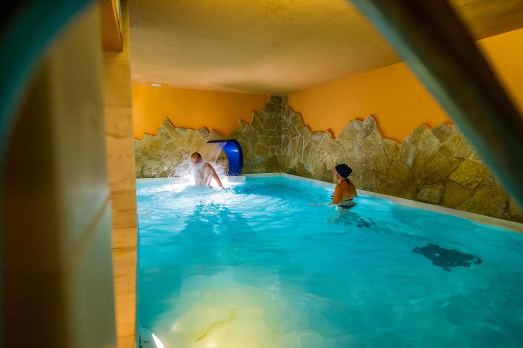 Apartamentos La Venta Del Charco Cardeña Rum bild