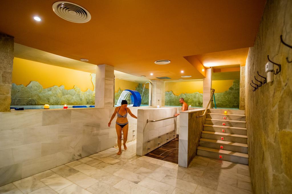 Apartamentos La Venta Del Charco Cardeña Exteriör bild