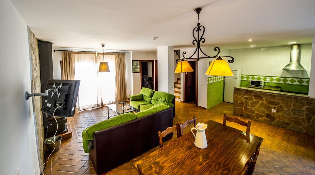 Apartamentos La Venta Del Charco Cardeña Rum bild