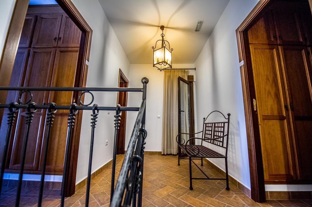 Apartamentos La Venta Del Charco Cardeña Rum bild